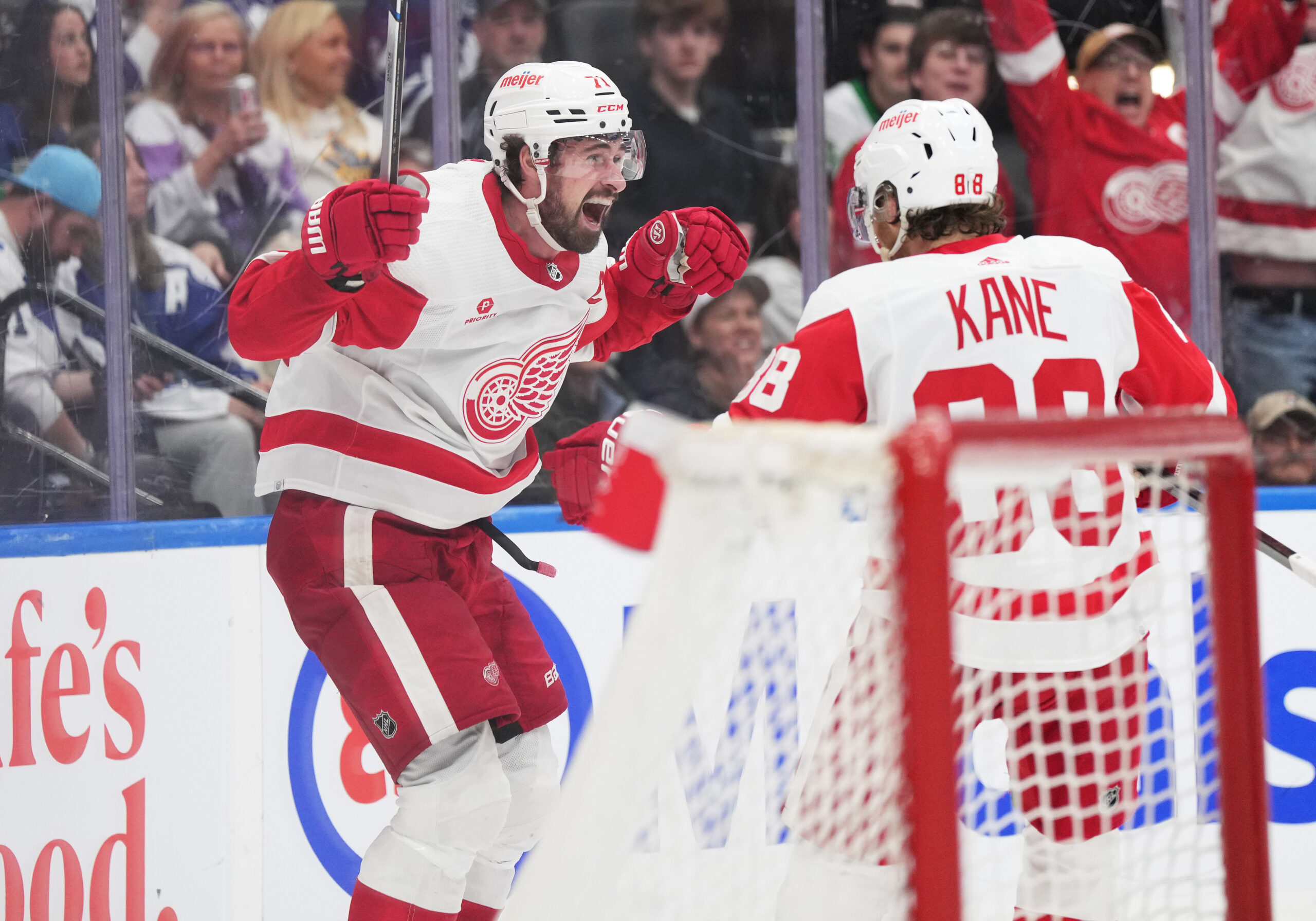 Around the NHL: Minnesota Wild prefer Larkin over Trocheck; Kane, Tarasenko, Laine remain top free agents without deals