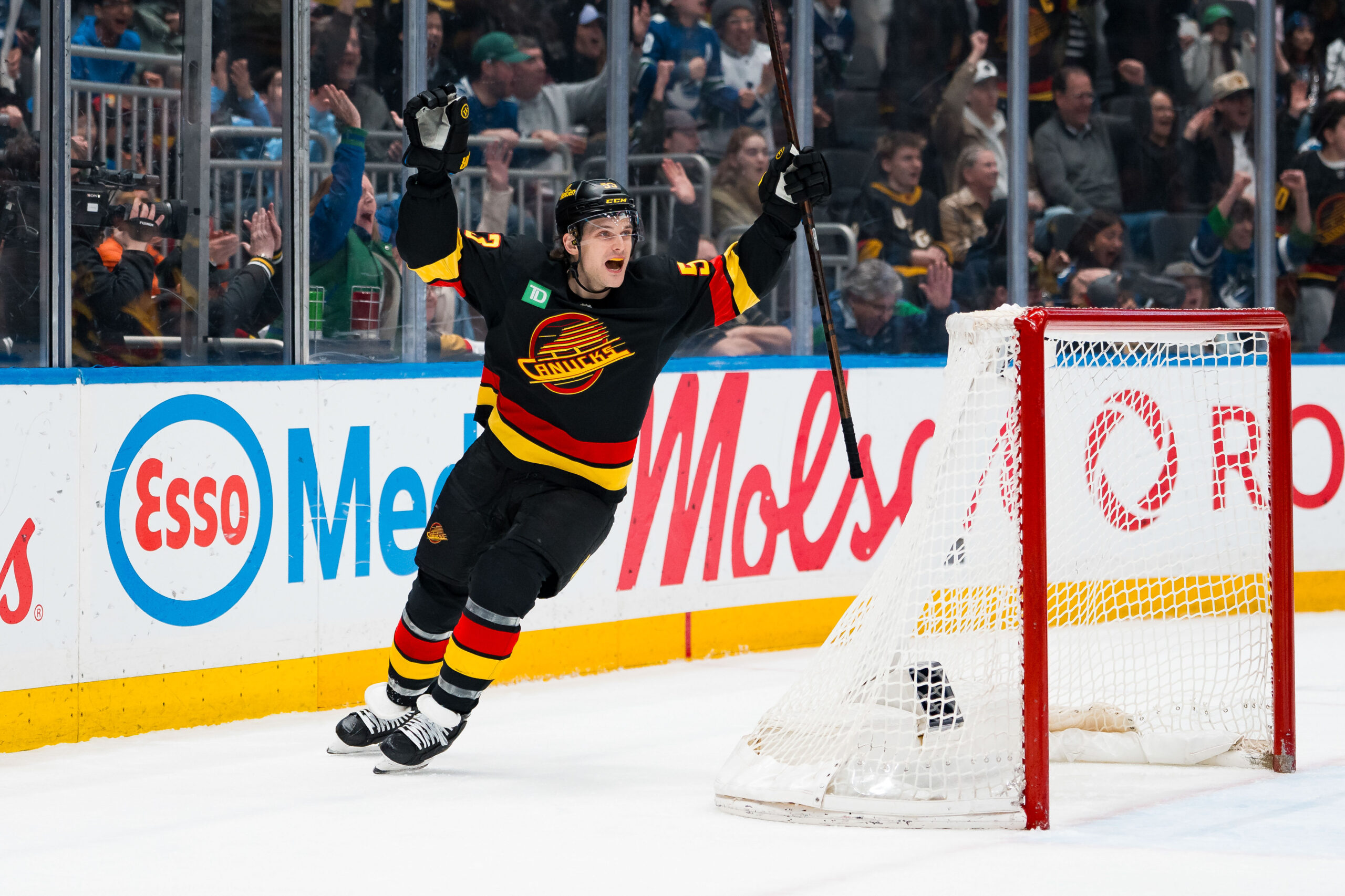 Instant Reaction: Maple Leafs add versatility to bottom-six group in Teddy Blueger signing